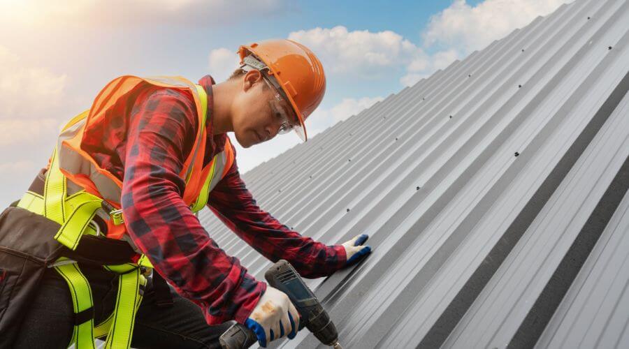 Professional gutter cleaning in Chaplin, CT